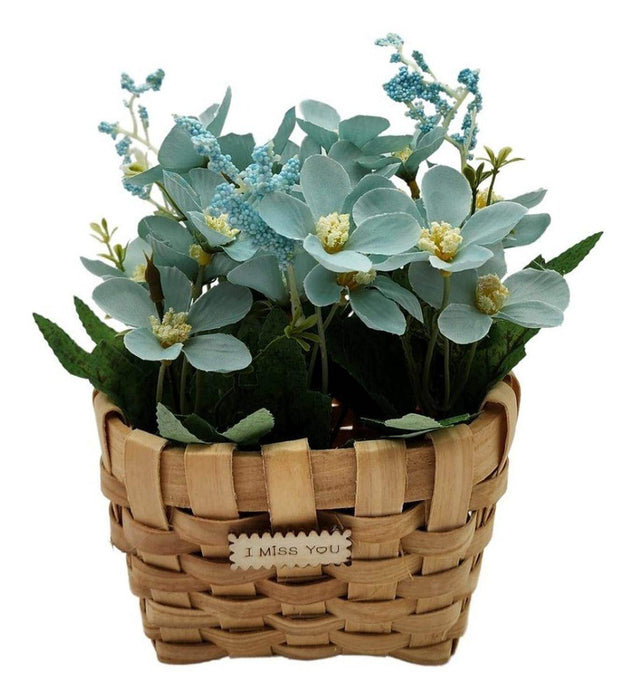 Planta Artificial Macetero Estilo Mimbre Flores Celestes - Fliperex