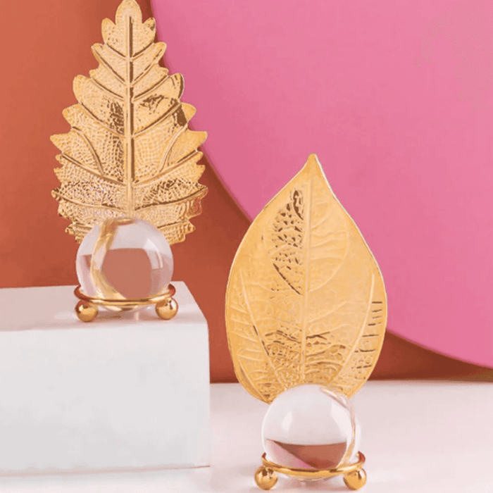 Hoja Dorada Con Bola De Cristal Adorno Elegante Para Mesas - Fliperex