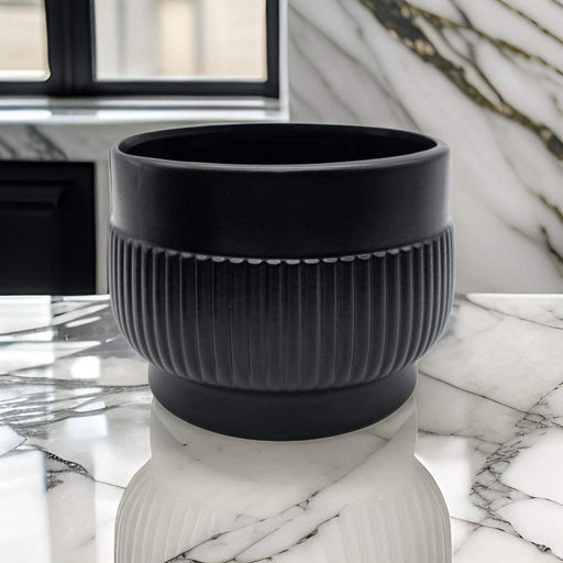 Macetero Maceta De Ceramica Lineas Relieve Negro M - Fliperex