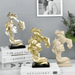 Escultura Romantica De Amor Pareja Beso De Resina Dorado - Fliperex
